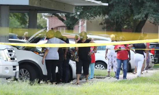 Houston Officer Killed, Another Wounded While Serving Warrant