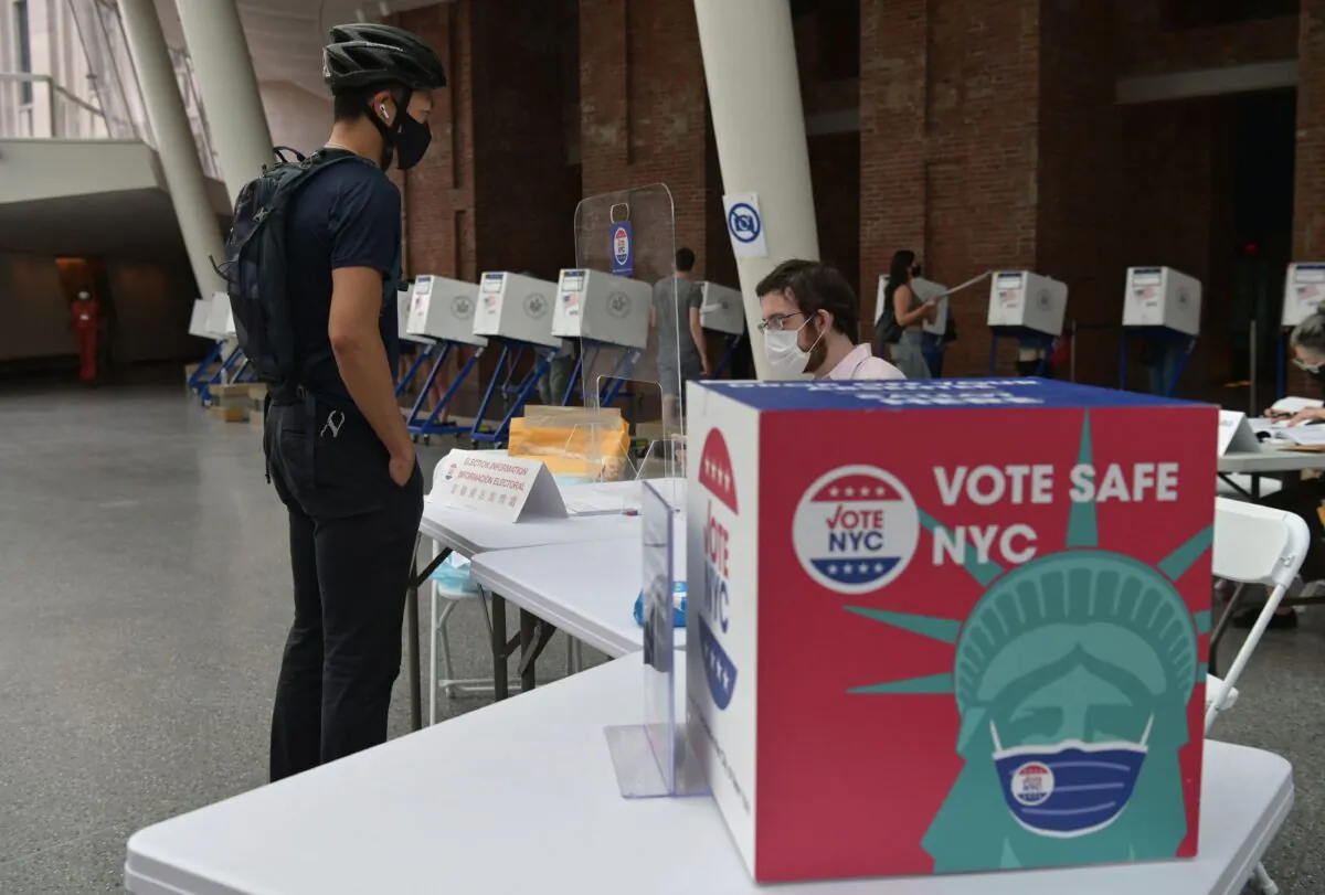 Residents vote during the mayoral primary election at the Brooklyn Museum polling station in New York City on June 22, 2021. (Angela Weiss/AFP via Getty Images)