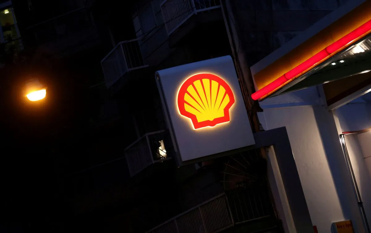 A Shell logo is seen at a gas station in Buenos Aires, Argentina, on March 12, 2018. (Marcos Brindicci/Reuters)