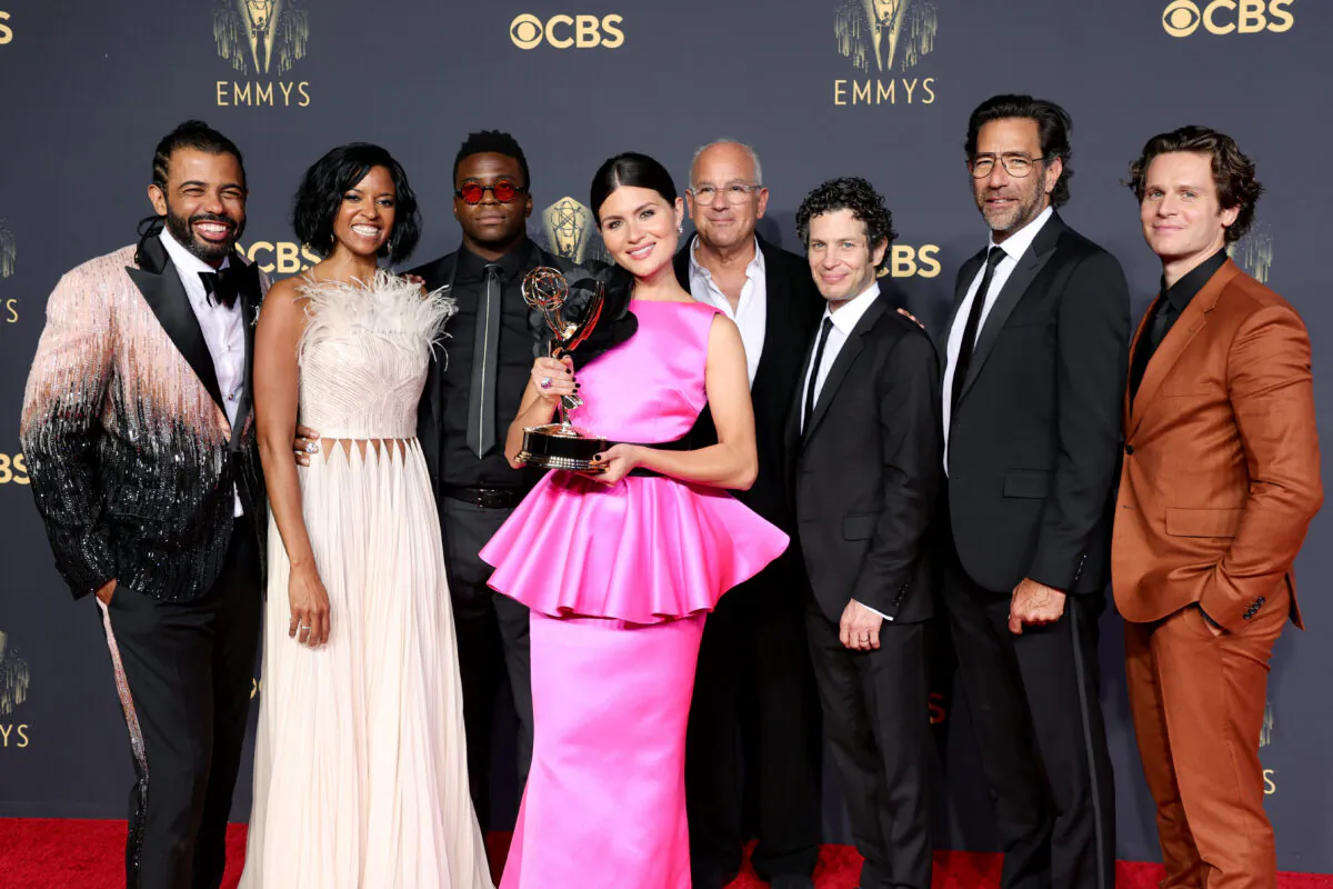 (L-R) Daveed Diggs, Renée Elise Goldsberry, Okieriete Onaodowan, Phillipa Soo, Jon Kamen, Thomas Kail, Dave Sirulnick, and Jonathan Groff, winners of the Outstanding Variety Special (Pre-Recorded) award for 'Hamilton,' pose in the press room during the 73rd Primetime Emmy Awards at L.A. LIVE in Los Angeles, Calif., on Sept. 19, 2021. (Rich Fury/Getty Images)