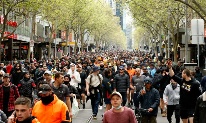 Protesters walk down Swanston Street in the Melbourne CBD, Australia, on Sept. 22, 2021. (Darrian Traynor/Getty Images)