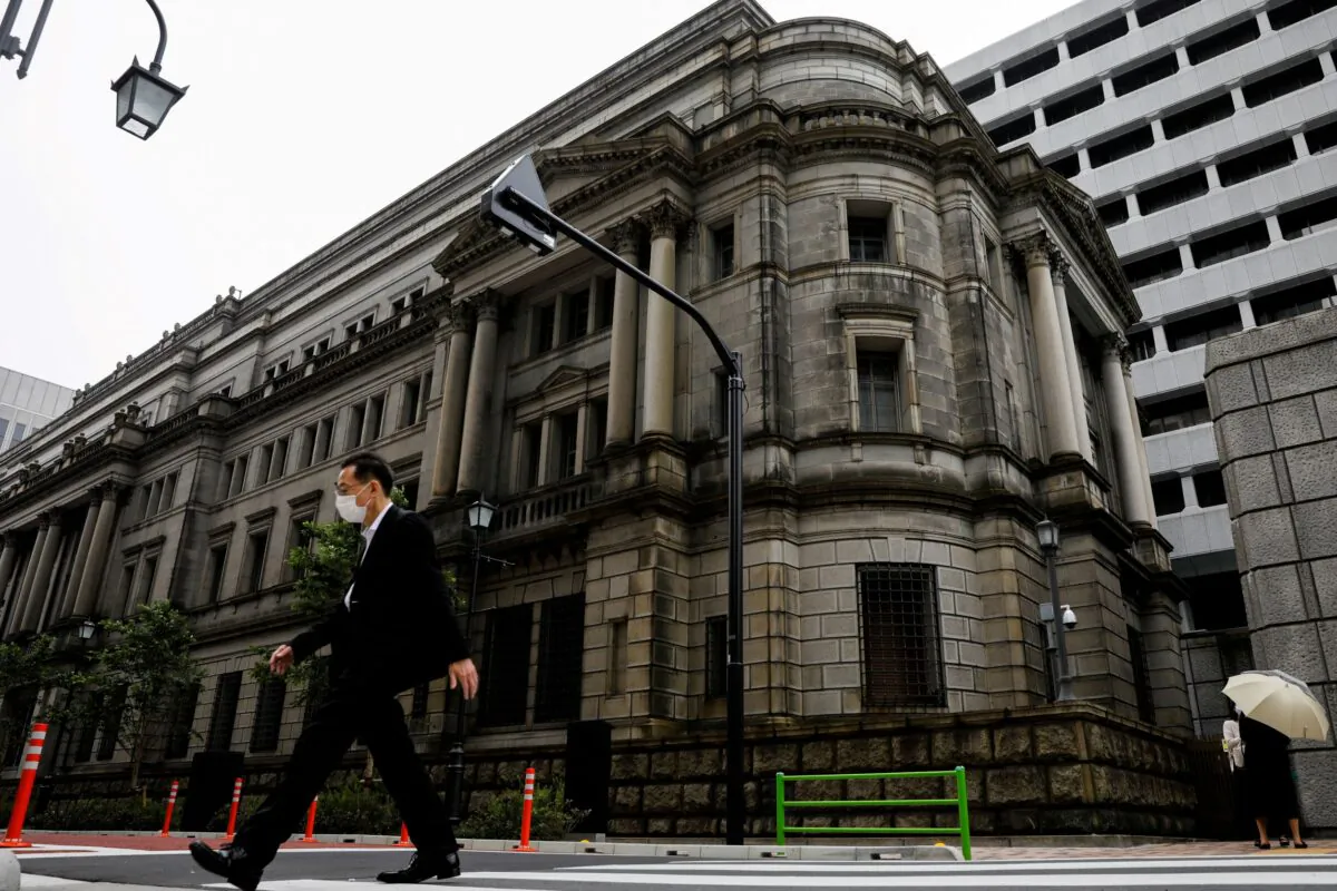 A man wearing a protective mask walks past the headquarters of the Bank of Japan amid the coronavirus disease (COVID-19) outbreak in Tokyo, Japan, on May 22, 2020. (Kim Kyung-Hoon/Reuters)