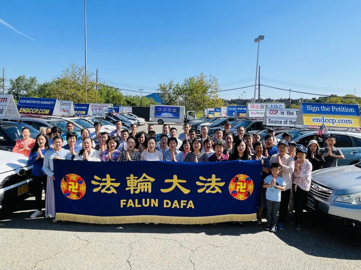Part of Falun Gong practitioners salute their master Li Hongzhi and wish  him a happy Mid-Autumn Festival in New York City, on Sept. 12, 2021. (Lin Dan/The Epoch Times)