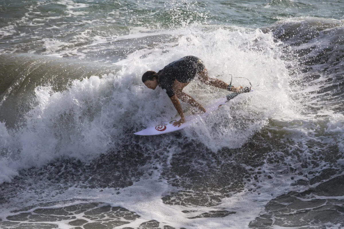 A surfer practices for the US Open of Surfing in Huntington Beach, Calif., on Sept. 22, 2021. (John Fredricks/The Epoch Times)