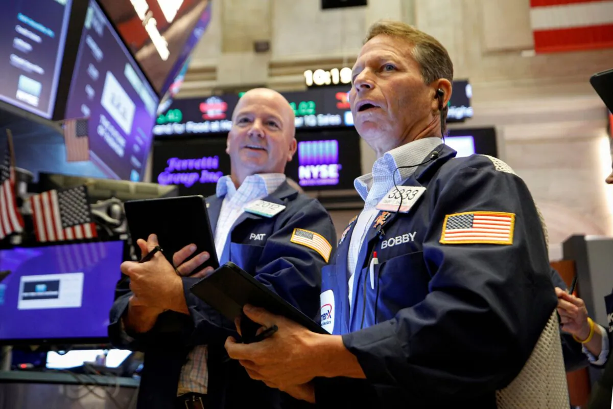 Traders work on the floor of the New York Stock Exchange (NYSE) in New York City on Sept. 22, 2021. (Brendan McDermid/Reuters)