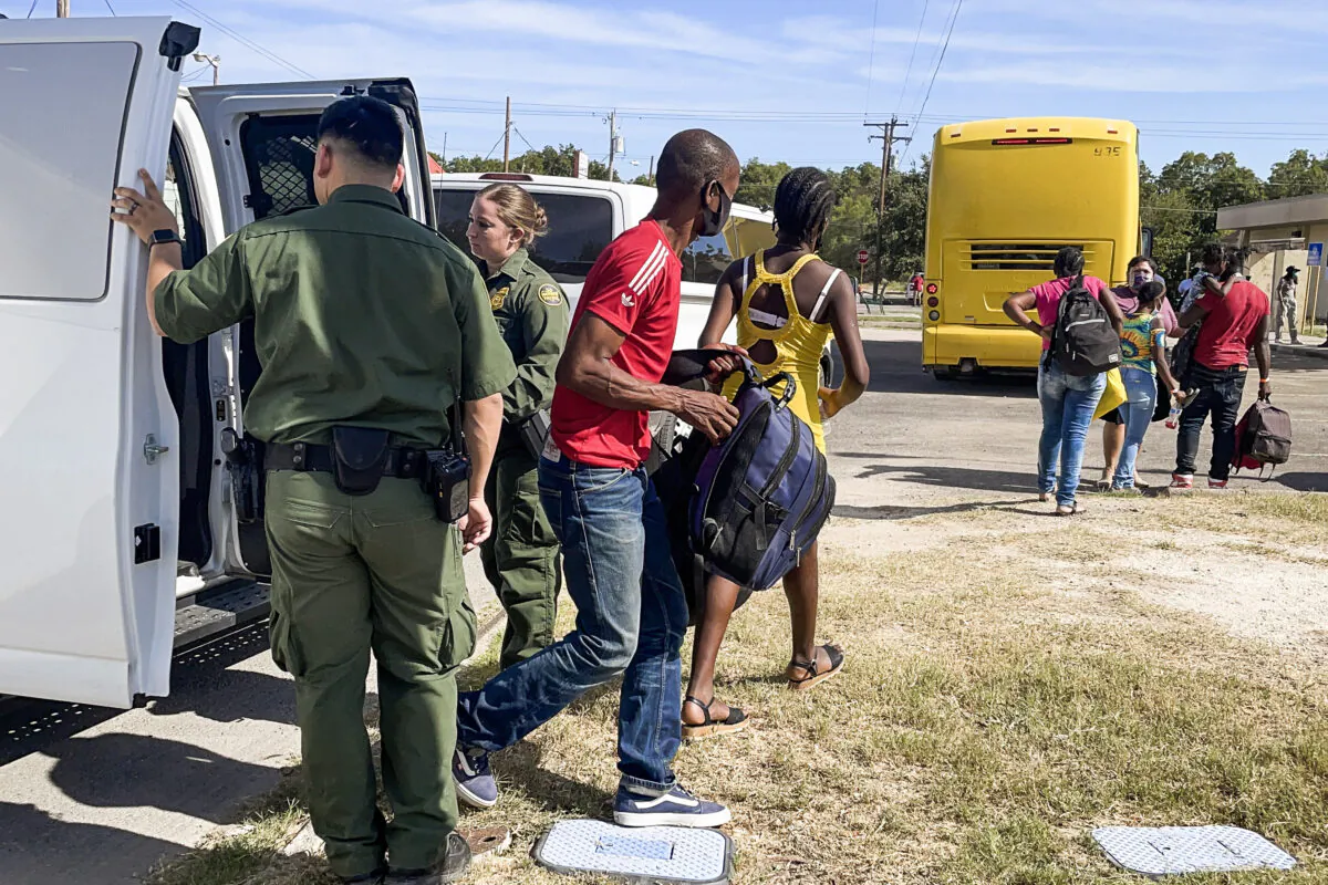 Border Patrol agents drop off van loads of Haitians who crossed the U.S. border illegally at local NGO to catch a bus to San Antonio or Houston, in Del Rio, Texas, on Sept. 22, 2021. (Charlotte Cuthbertson/The Epoch Times)
