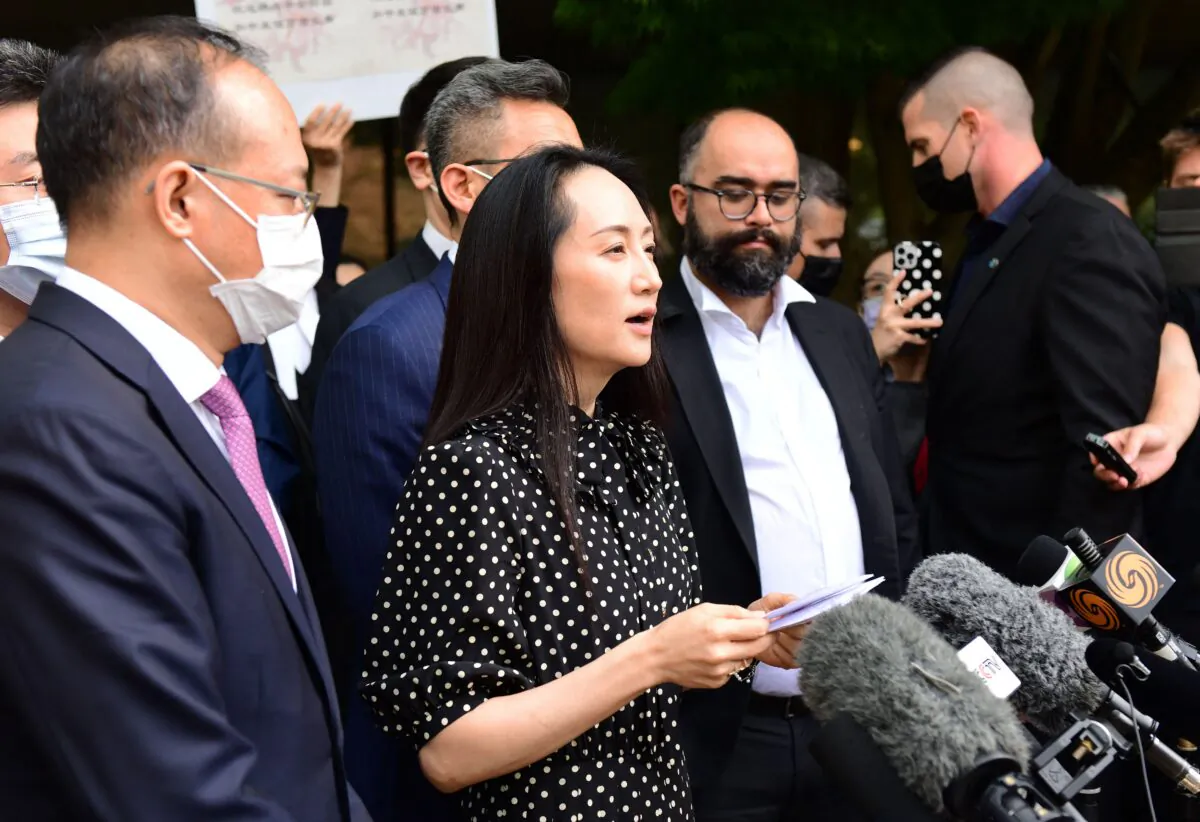 Huawei chief financial officer Meng Wanzhou (C) talks to media outside the B.C. Supreme Court in Vancouver on Aug. 18, 2021. (Don MacKinnon/AFP via Getty Images)