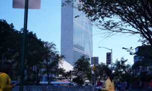 Falun Gong Practitioners Gather Outside UN Building to Protest Against the CCP’s Crimes