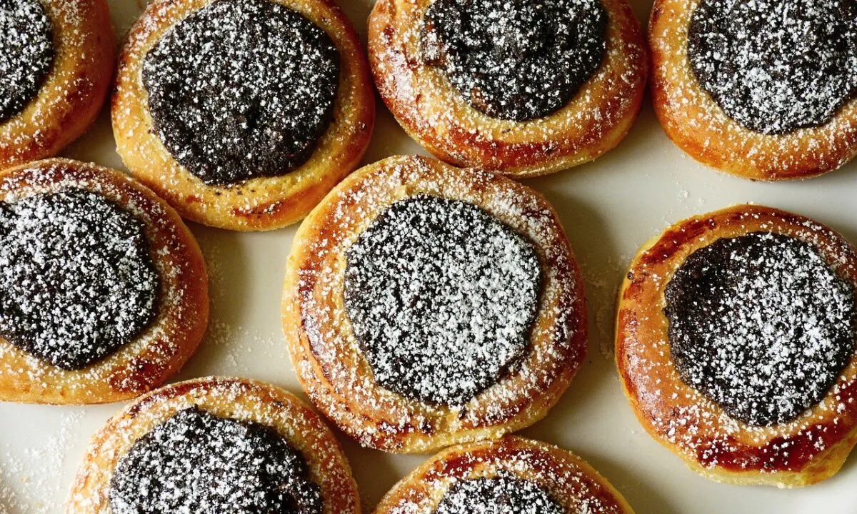 In the Old World, kolache fillings were traditionally limited to local ingredients, such as poppy seed. (pixabay/MSphotos)