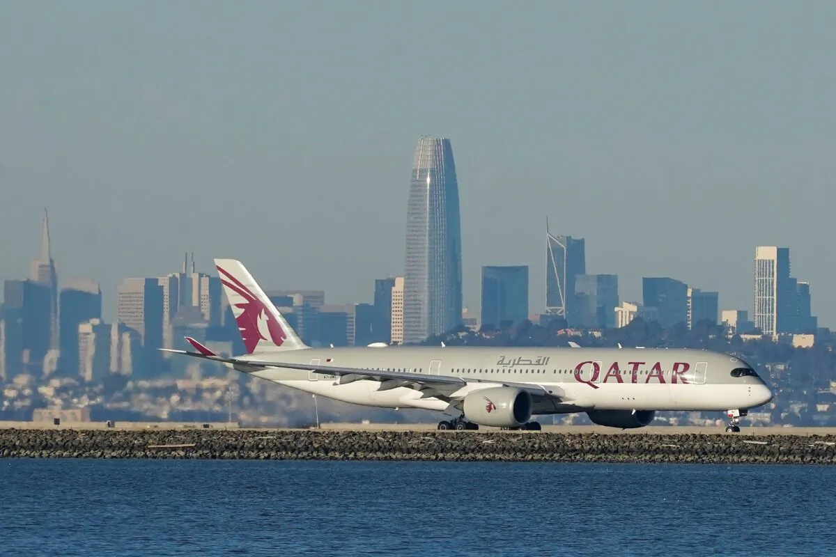 A Qatar Airways plane prepares to take off at San Francisco International Airport during the coronavirus pandemic in San Francisco on Dec. 22, 2020. (Jeff Chiu/AP Photo)