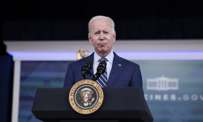 U.S. President Joe Biden delivers remarks ahead of receiving a third dose of the Pfizer/BioNTech COVID-19 vaccine in the South Court Auditorium in the White House on Sept. 27, 2021. (Anna Moneymaker/Getty Images)