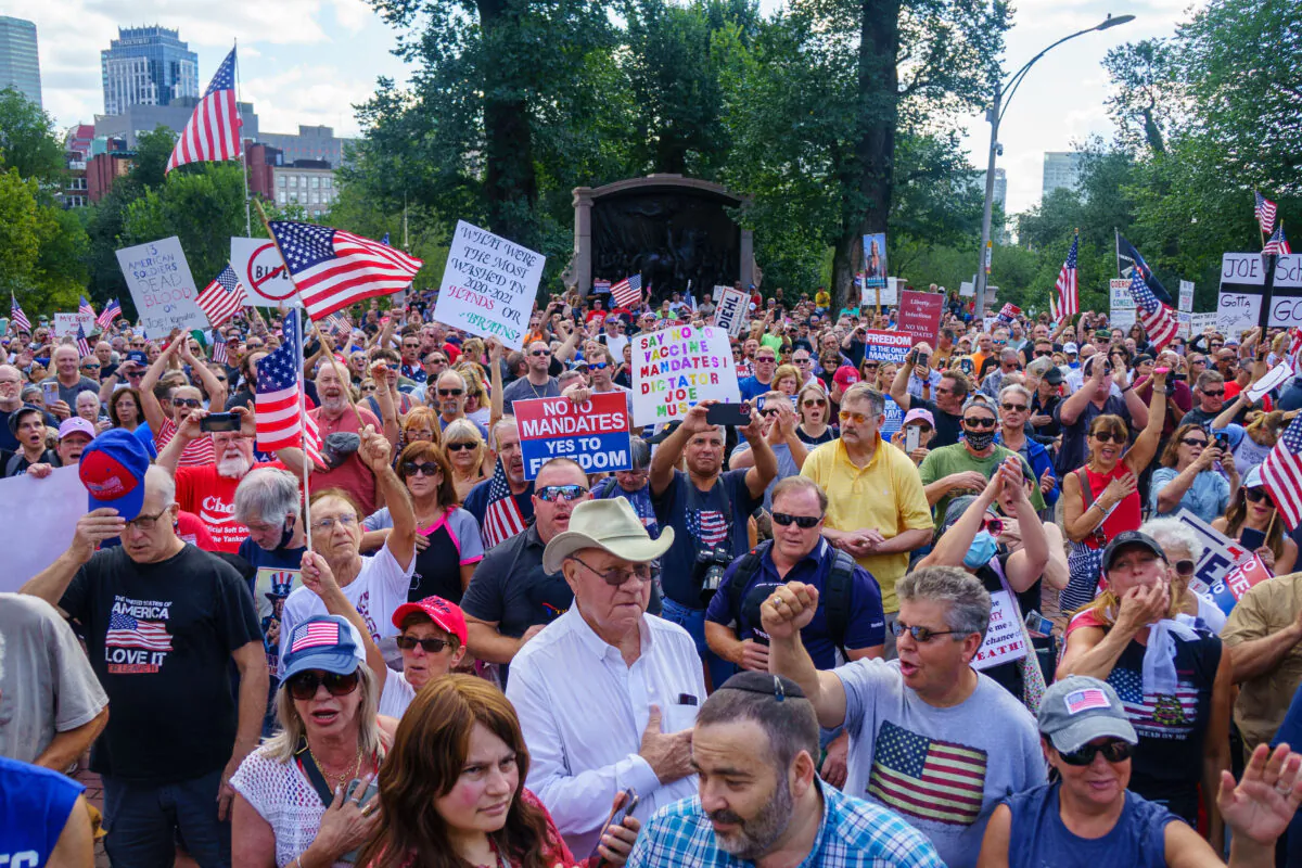 People rally to show their opposition to vaccine and mask mandates in front of the Massachusetts State House on Sept. 26. (Learner Liu/Epoch Times)