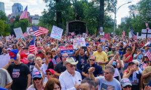 Boston Rally Protests Against Vaccine Mandate thumbnail