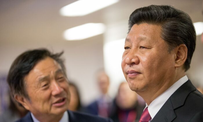 Chinese leader Xi Jinping (R) is shown around the offices of Chinese telecom giant Huawei by its president and founder Ren Zhengfei in London, England, during Xi's state visit to the UK on Oct. 21, 2015.  (Matthew Lloyd/AFP via Getty Images)