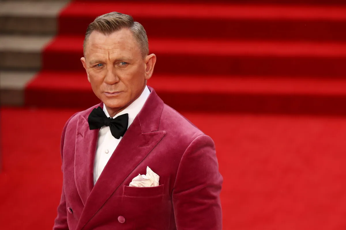 Daniel Craig poses as he arrives at the world premiere of the new James Bond film "No Time To Die" at the Royal Albert Hall in London, Britain, on Sept. 28, 2021. (Henry Nicholls/Reuters)