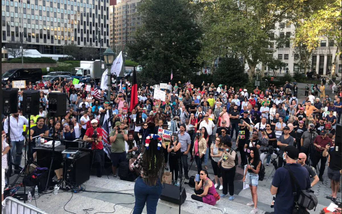 Protesters against the NY vaccine mandate rally at Foley Square, Manhattan, New York, on Sept. 27, 2021. (Enrico Trigoso/The Epoch Times) 