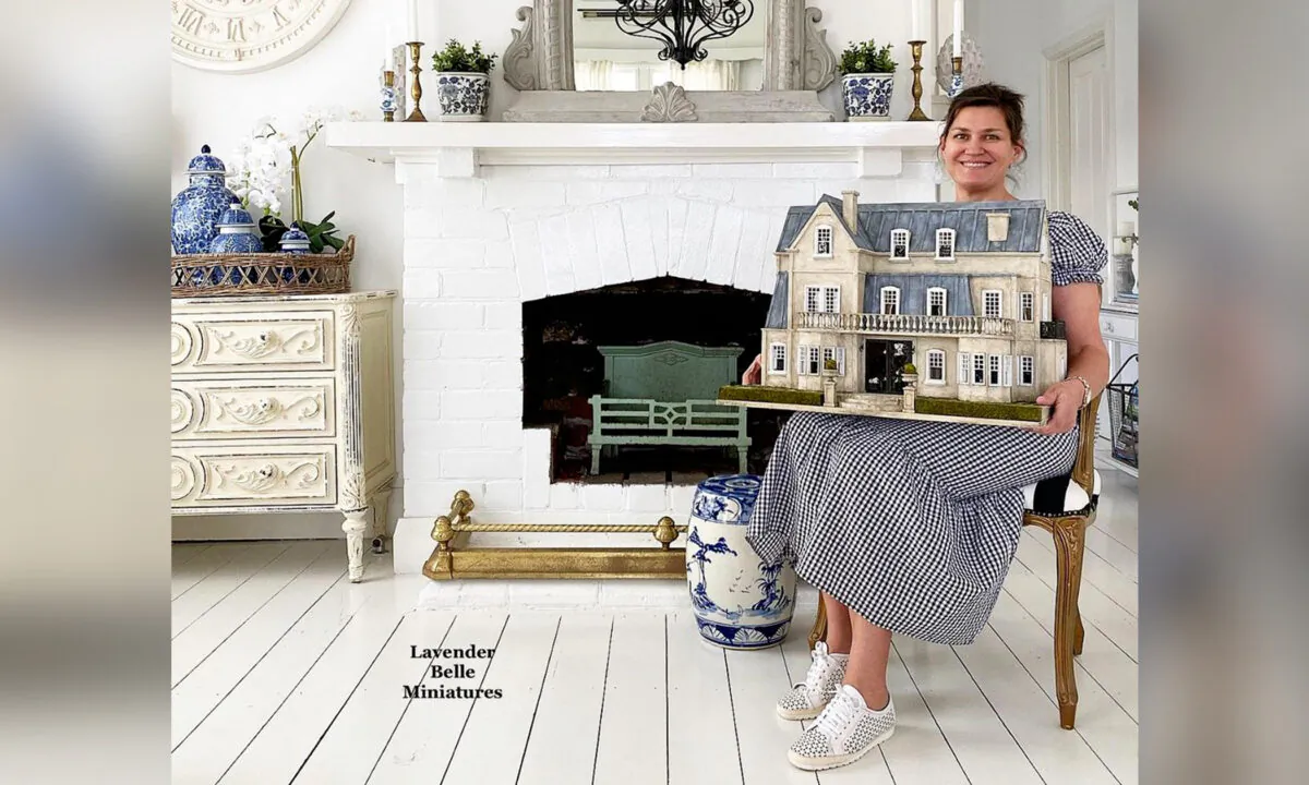 (Courtesy of Lavender Belle Miniatures)