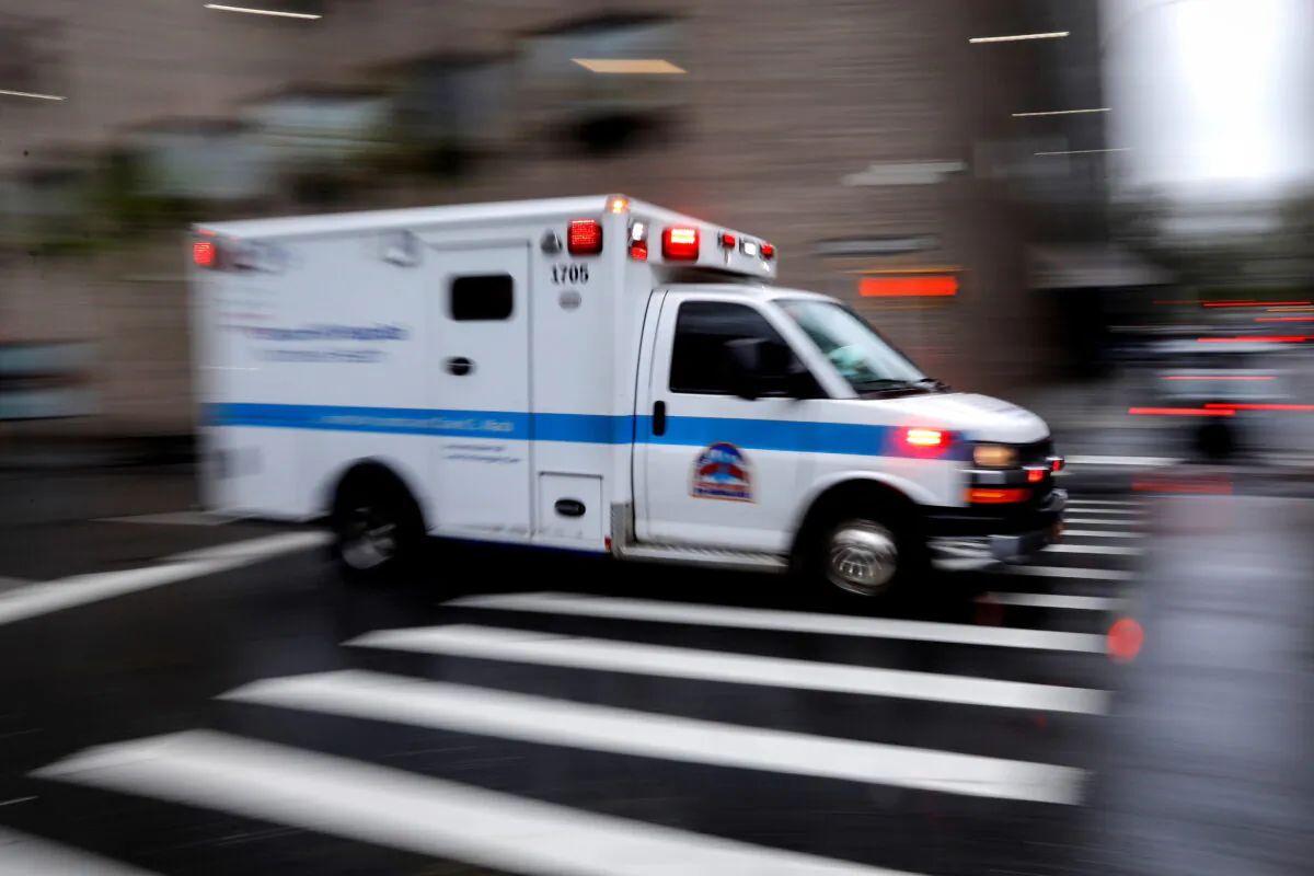 An ambulance arrives at the emergency entrance outside Mount Sinai Hospital in New York in a file photo. (Mike Segar/Reuters)