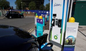 UK Electric Vehicle Charging Points ‘Not Keeping Pace’ With 2030 Target, UK MPs Told