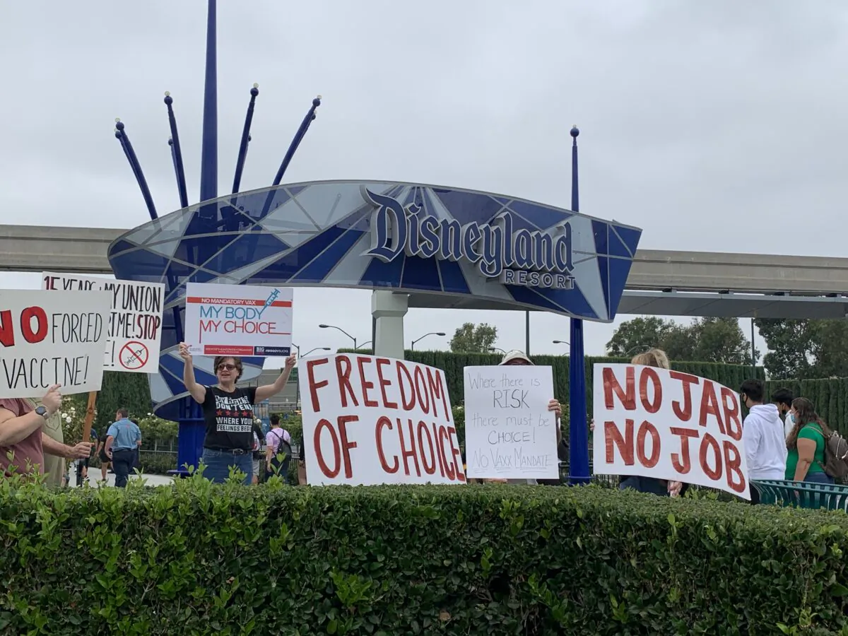 A group of Disneyland employees and local residents gathered in front of the Disneyland Resort in Anaheim, California, to protest the company's vaccine mandates on Sept. 26, 2021. (Linda Jiang/The Epoch Times)