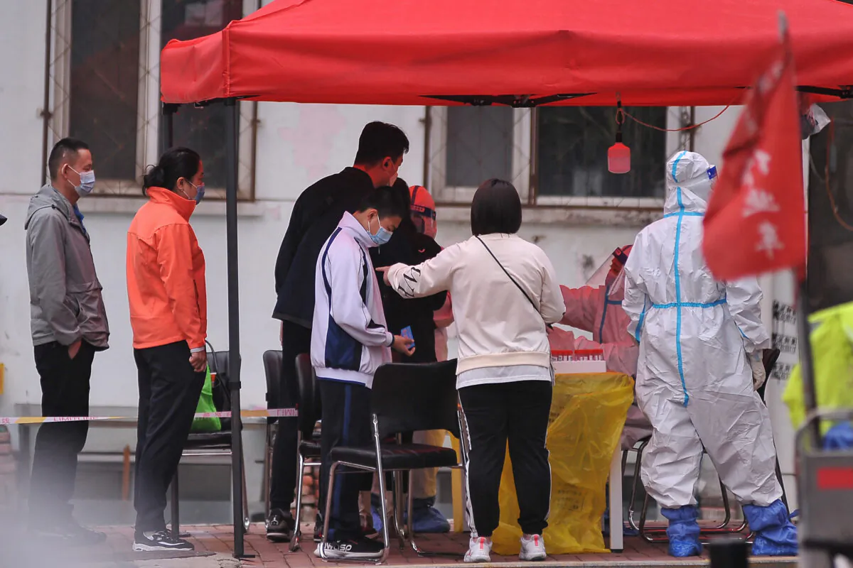 Residents queue to undergo a nucleic acid tests for the COVID-19 coronavirus in Harbin, Heilongjiang province, China, on Sept. 26, 2021. (STR/AFP/China OUT via Getty Images)