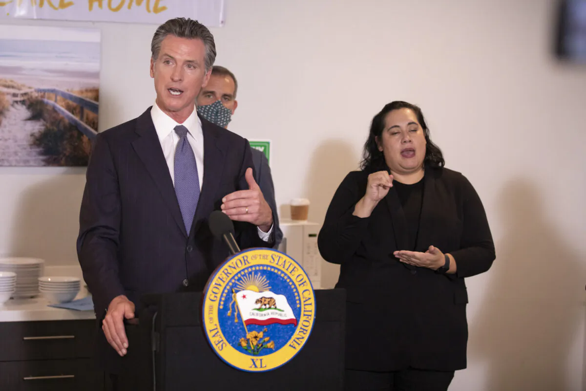 California Governor Gavin Newsom discusses the state's plan for homelessness inniciatives in Los Angeles, Calif., on Sept. 29, 2021. (John Fredricks/The Epoch Times)