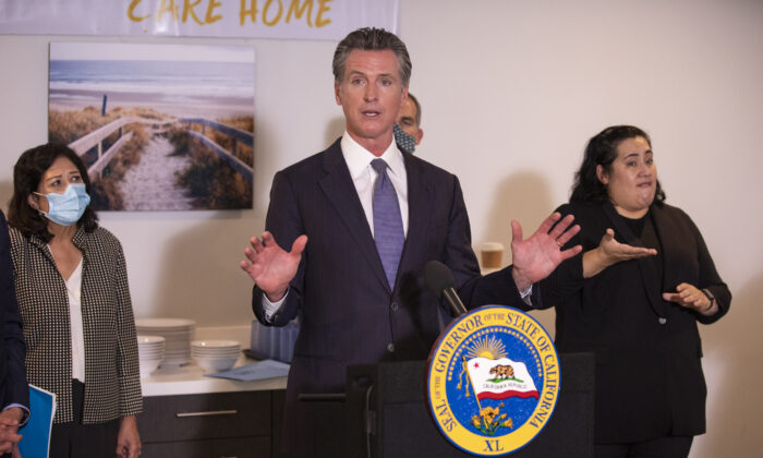 California Governor Gavin Newsom discusses the state's plan for homelessness inniciatives in Los Angeles, Calif., on Sept. 29, 2021. (John Fredricks/The Epoch Times)