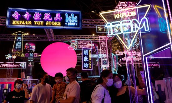 Hong Kong Retail Sales Rise for 7th Month, Consumption Voucher to Support Sentiment