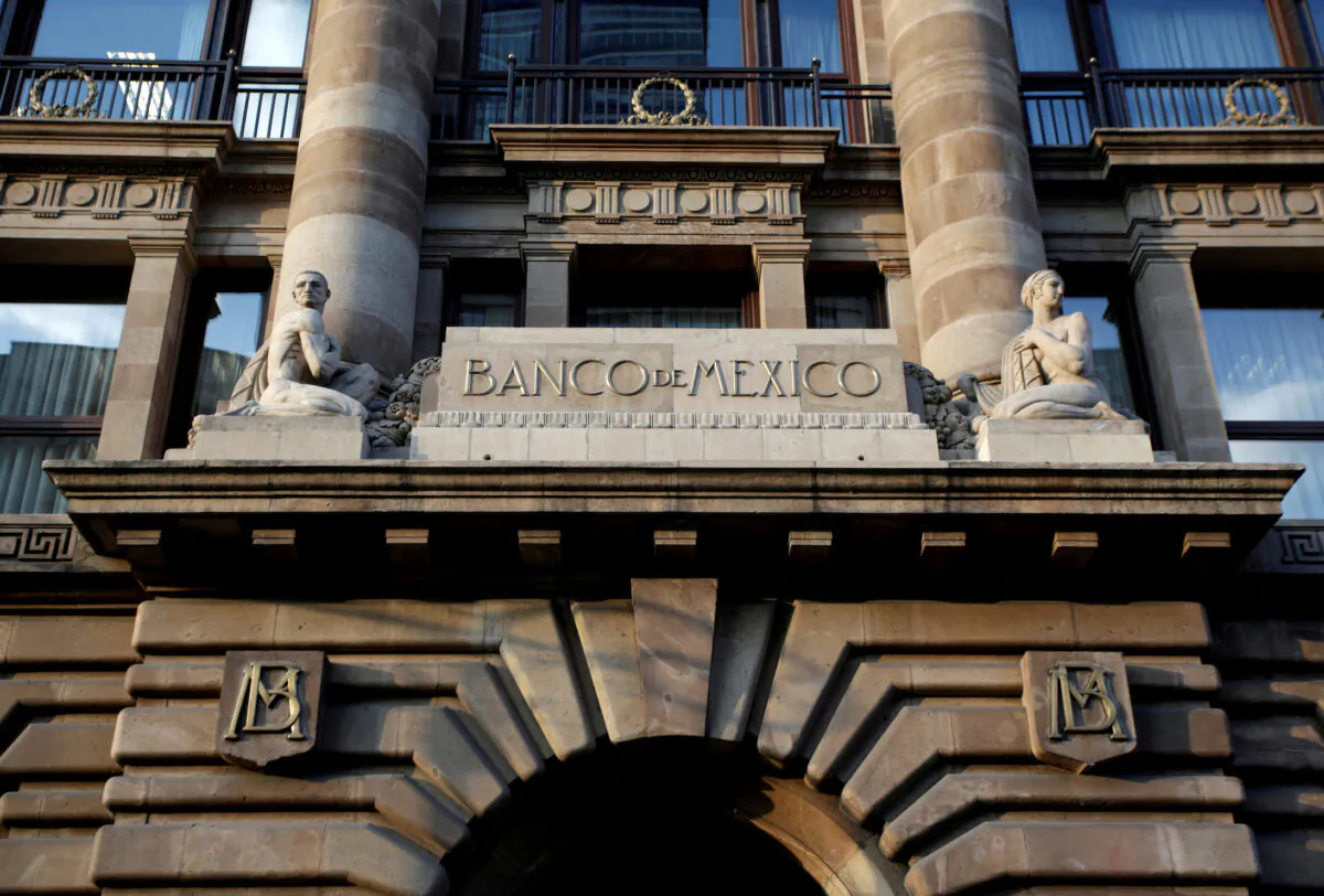 The facade of the Bank of Mexico building is pictured in downtown Mexico City, Mexico on Feb. 28, 2019. (Daniel Becerril/Reuters)