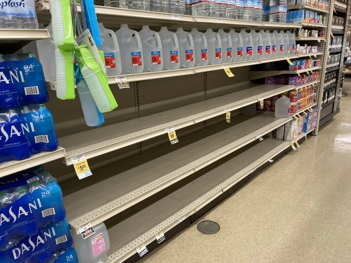 Empty shelves greet a customer at a Safeway grocery store in Williams, Ariz., on Sept. 26, 2021. (Allan Stein/Epoch Times) 
