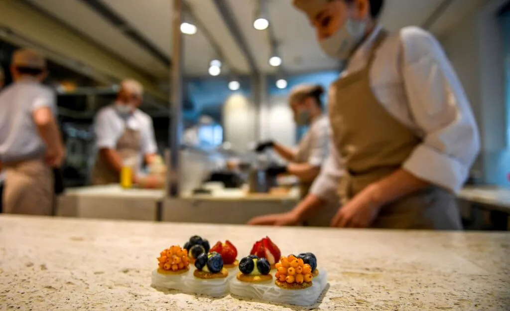 NSW Government is offering 3000 free training places for the hospitality sector. (Alexander Nemenov/AFP via Getty Images)
