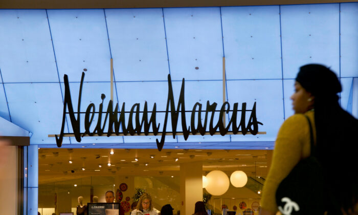 Shoppers enter and exit the Neiman Marcus at the King of Prussia Mall, United States' largest retail shopping space, in King of Prussia, Pennsylvania, U.S., on Dec. 8, 2018.  (Mark Makela/REUTERS)