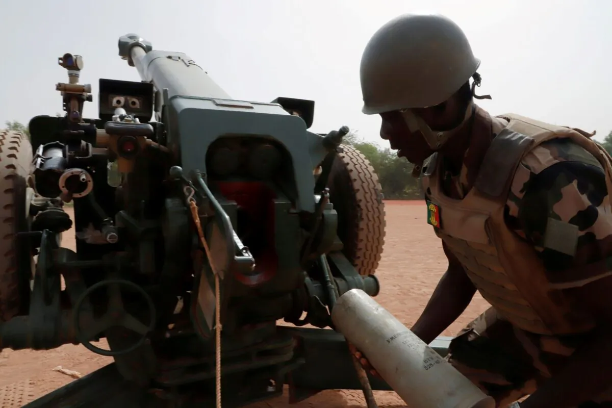 A Malian soldier of the 614th Artillery Battery is pictured during a training session on a D-30 howitzer with the European Union Training Mission (EUTM), in Mali, on March 23, 2021. (Paul Lorgerie/Reuters)