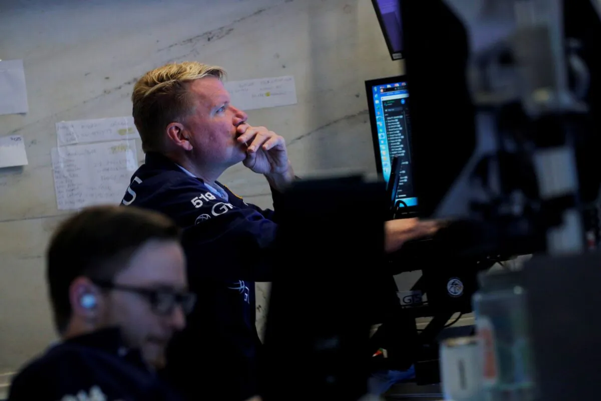 Traders work on the floor of the New York Stock Exchange (NYSE) in New York City on Sept. 29, 2021. (Brendan McDermid/Reuters)