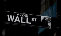 Wall Street Ends Choppy Session Lower on Earnings Jitters; Financials Down