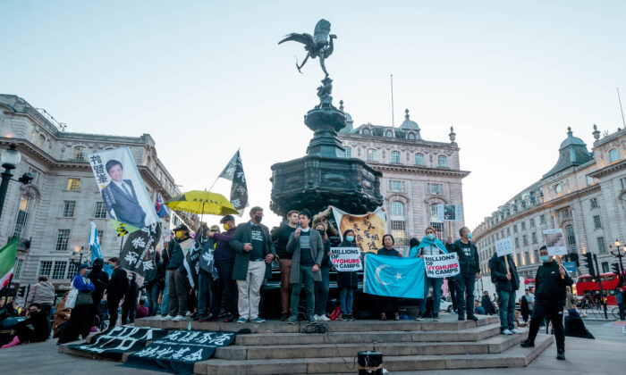 People gather at Piccadilly Circus during the “Resist the CCP Day” event in London on Oct. 1, 2021. (Qian Cheng/The Epoch Times)