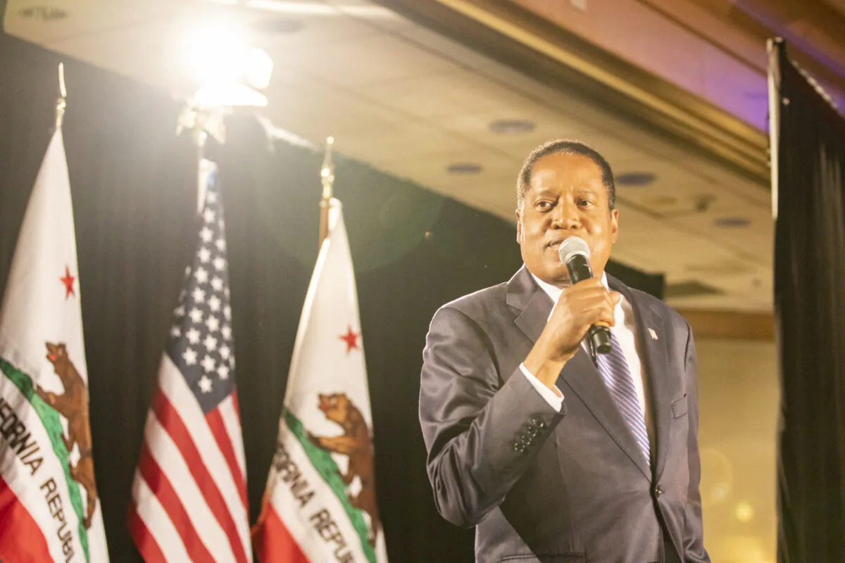 California Governor candidate Larry Elder speaks with supporters at the Hilton hotel in Costa Mesa, Calif., on Sept. 14, 2021. (John Fredricks/The Epoch Times)