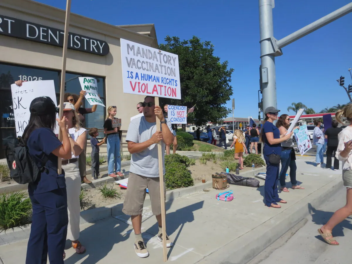 Protestors gather to oppose the vaccine mandate for health care workers in Fountain Valley, Calif., on Oct. 1, 2021. (Mei Li/The Epoch Times)