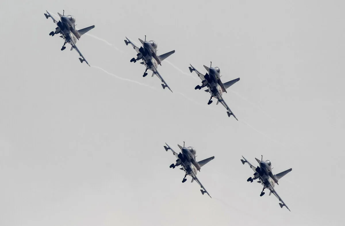 J-10 fighter jets from the August 1st Aerobatics Team of the People's Liberation Army Air Force perform during the 10th China International Aviation and Aerospace Exhibition in Zhuhai, Guangdong province on Nov. 11, 2014. (Reuters/Alex Lee)
