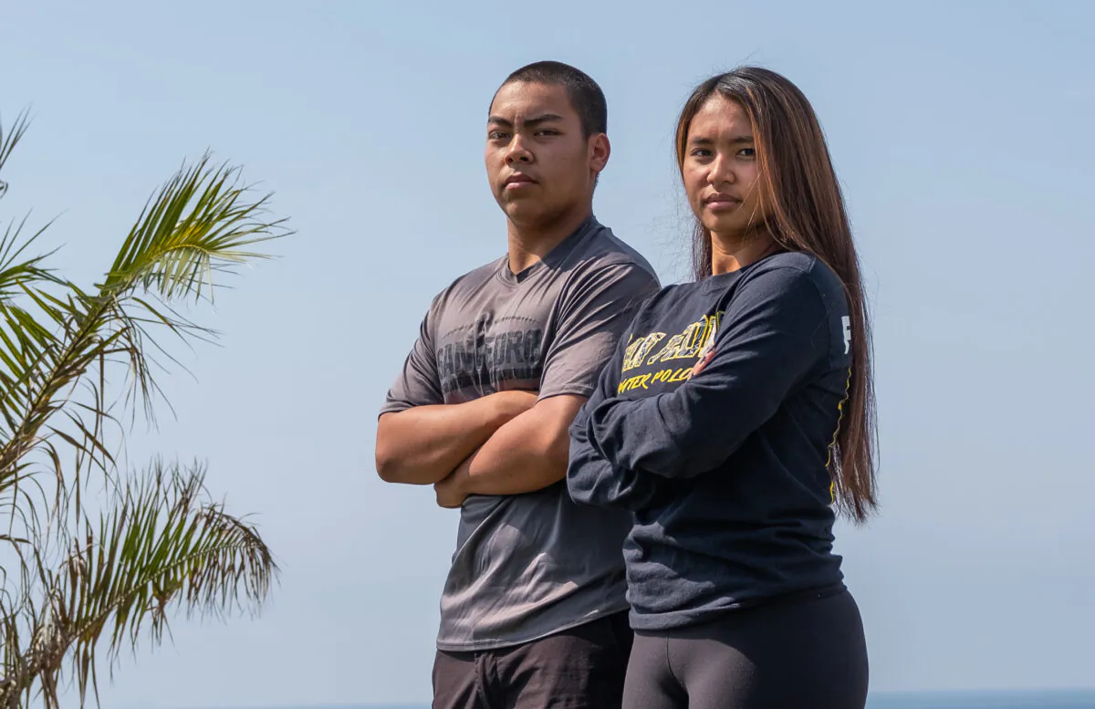Abigail Fedalizo, 17, and Bali Fedalizo, 16, in San Pedro, Calif., on Sept. 30, 2021. (John Fredricks/The Epoch Times)