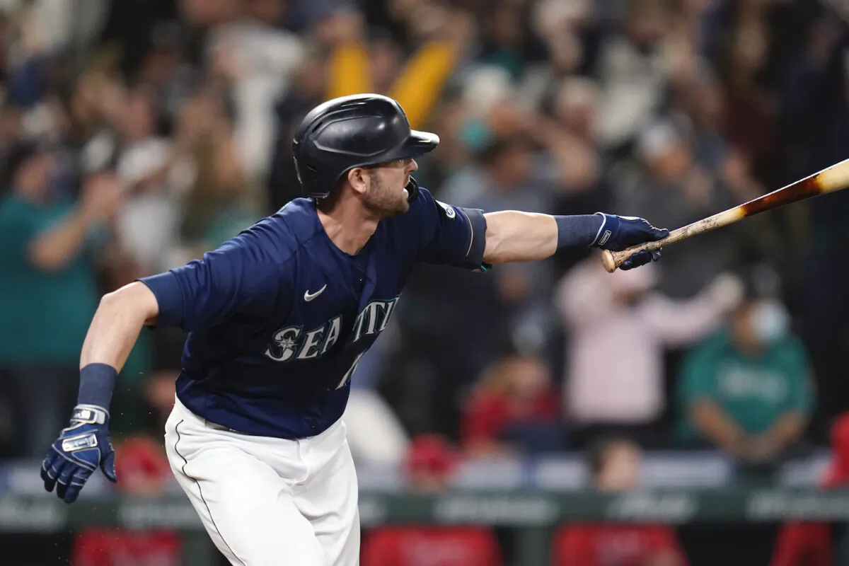 Seattle Mariners' Mitch Haniger singles in a pair of runs against the Los Angeles Angels in the eighth inning of a baseball game in Seattle on Oct. 2, 2021. (AP Photo/Elaine Thompson)
