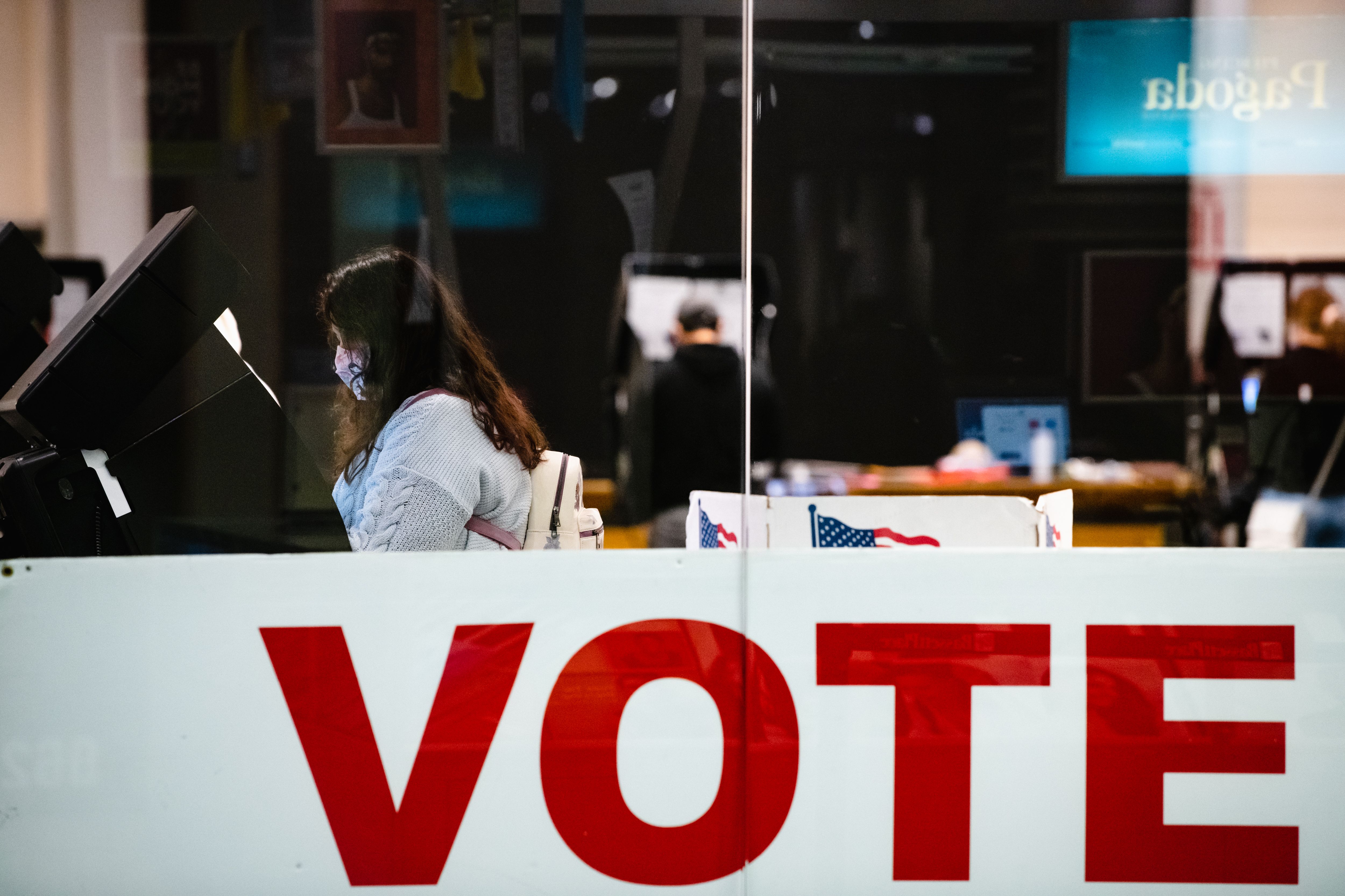Federal Judge Strikes Down Texas Polling-Place Dress Code - Vimarsana News