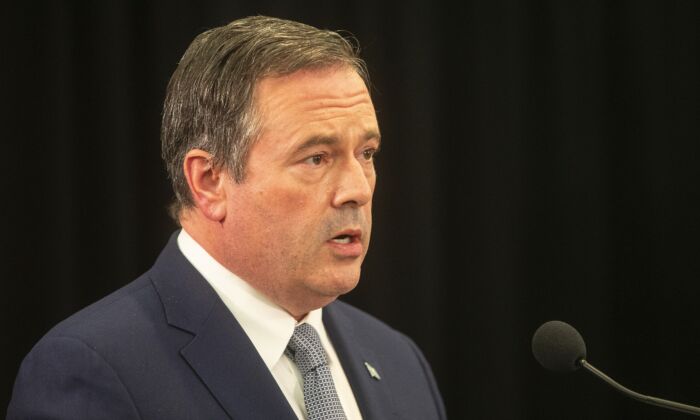 Alberta Premier Jason Kenney gives a COVID-19 update in Edmonton on Sept. 21, 2021. ( Canadian Press/Jason Franson) 