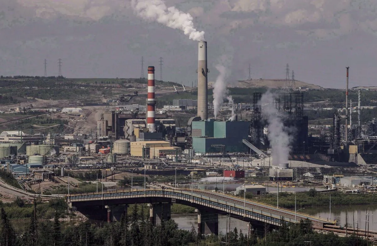 Suncor's base plant in the oilsands in Fort McMurray, Alberta, on June 13, 2017. (The Canadian Press/Jason Franson)