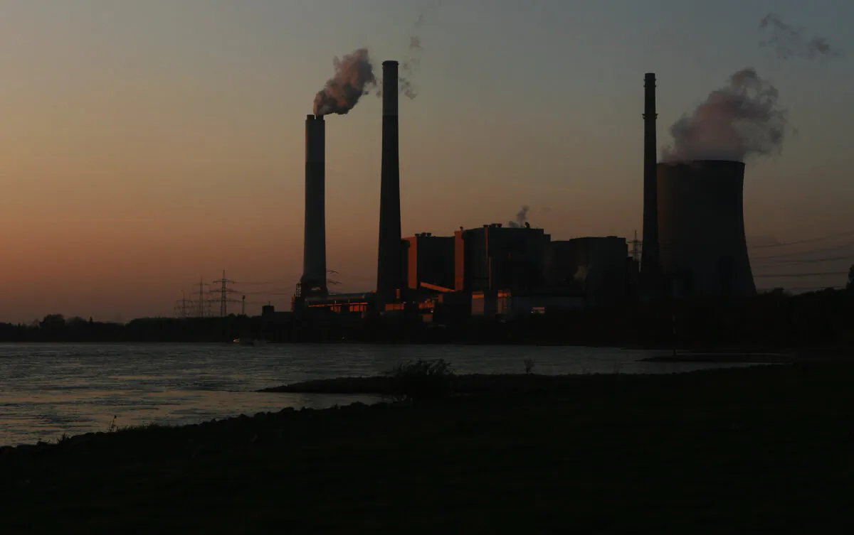 A STEAG Gmbh coal-fired power station beside the River Rhine at twilight in Dinslaken, Germany, on April 19, 2007. (Lars Baron/Getty Images)