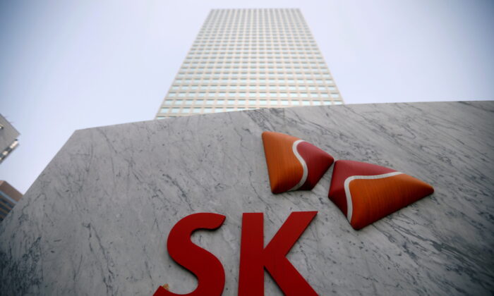  logo of SK Innovation is seen in front of its headquarters in Seoul, South Korea, on Feb. 3, 2017. (Kim Hong-Ji/Reuters)