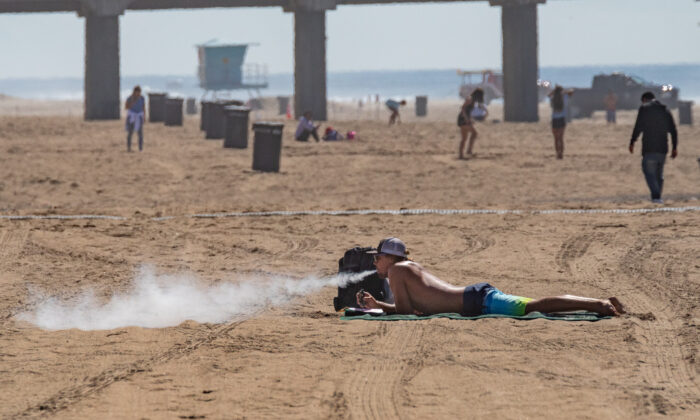 A man vapes in Huntington Beach, Calif., on Oct. 5, 2021. (John Fredricks/  Pezou)