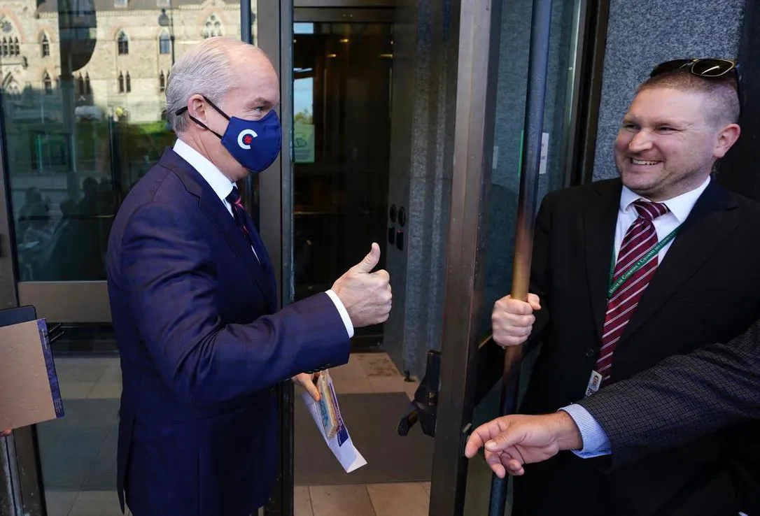 Conservative Leader Erin O’Toole gives a thumbs up as he enters the building for the first Conservative caucus since the federal election, on Oct.5, 2021 in Ottawa. (The Canadian Press/Adrian Wyld)