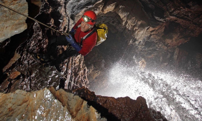 Derek Bristol rappels off a steep ledge while exploring inside Mammoth Cave.  (Kassis Beirnacka) 
