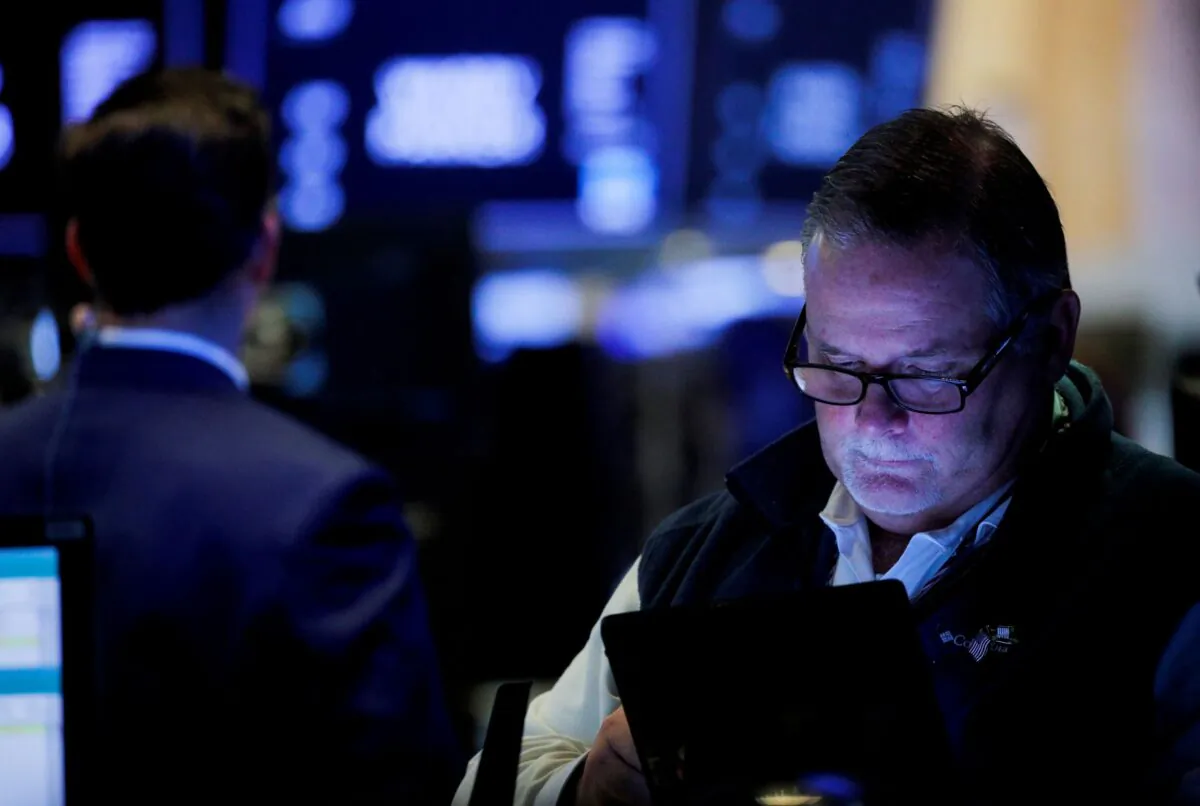 Traders work on the floor of the New York Stock Exchange (NYSE) in New York City on Sept. 29, 2021. (Brendan McDermid/Reuters)